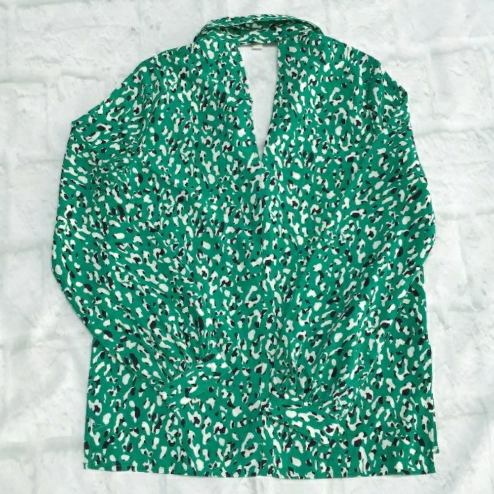 HONEY PUNCH Green Leopard Heyhole Back Top - Picture 6 of 11